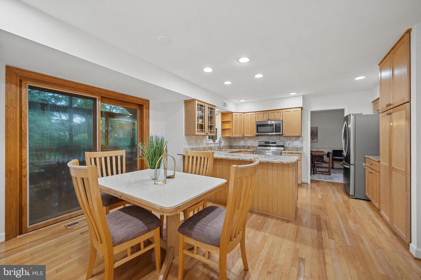 6003 LINCOLNWOOD CT, BURKE, Virginia 22015, 4 Bedrooms Bedrooms, ,2 BathroomsBathrooms,Residential,For sale,6003 LINCOLNWOOD CT,VAFX2261836 MLS # VAFX2261836