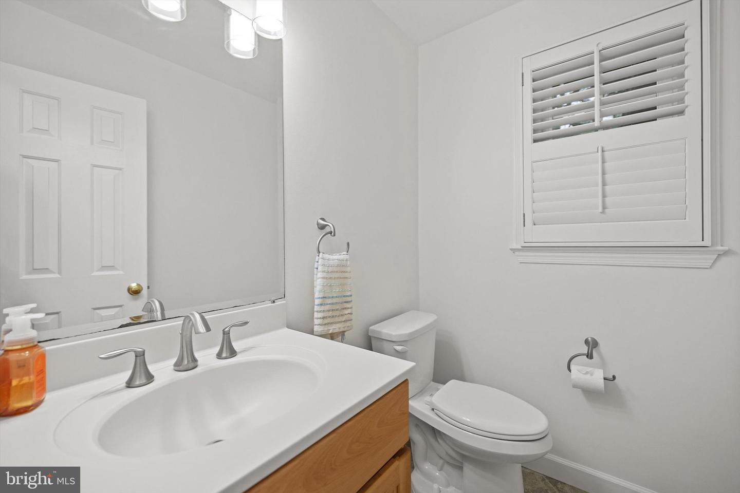 6003 LINCOLNWOOD CT, BURKE, Virginia 22015, 4 Bedrooms Bedrooms, ,2 BathroomsBathrooms,Residential,For sale,6003 LINCOLNWOOD CT,VAFX2261836 MLS # VAFX2261836