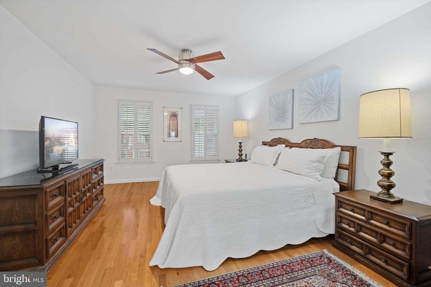 6003 LINCOLNWOOD CT, BURKE, Virginia 22015, 4 Bedrooms Bedrooms, ,2 BathroomsBathrooms,Residential,For sale,6003 LINCOLNWOOD CT,VAFX2261836 MLS # VAFX2261836