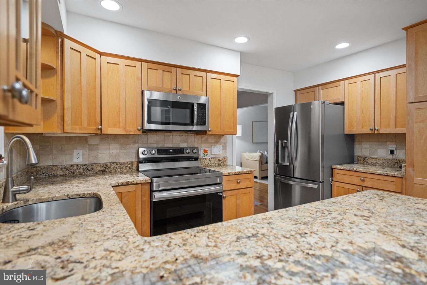 6003 LINCOLNWOOD CT, BURKE, Virginia 22015, 4 Bedrooms Bedrooms, ,2 BathroomsBathrooms,Residential,For sale,6003 LINCOLNWOOD CT,VAFX2261836 MLS # VAFX2261836