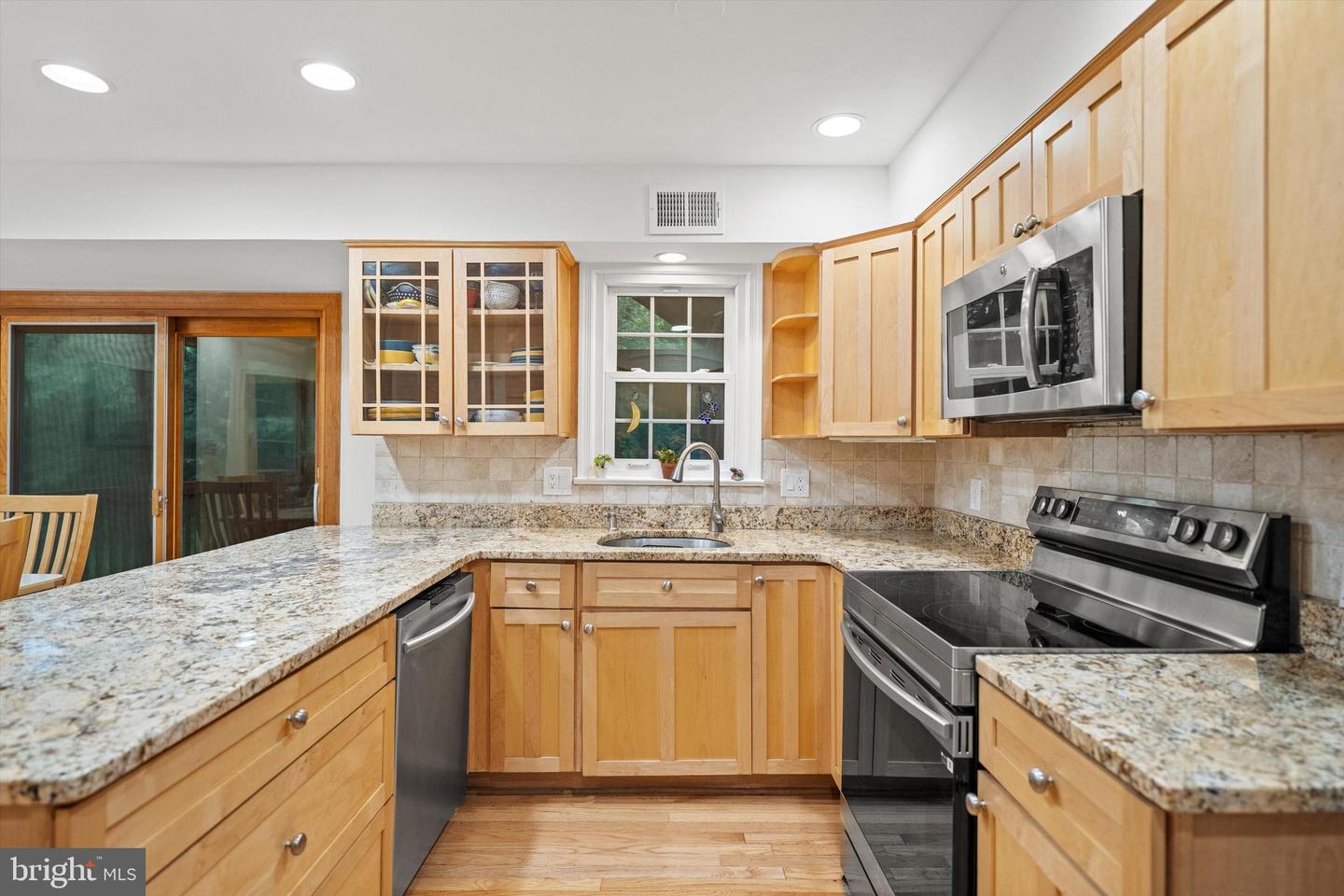 6003 LINCOLNWOOD CT, BURKE, Virginia 22015, 4 Bedrooms Bedrooms, ,2 BathroomsBathrooms,Residential,For sale,6003 LINCOLNWOOD CT,VAFX2261836 MLS # VAFX2261836