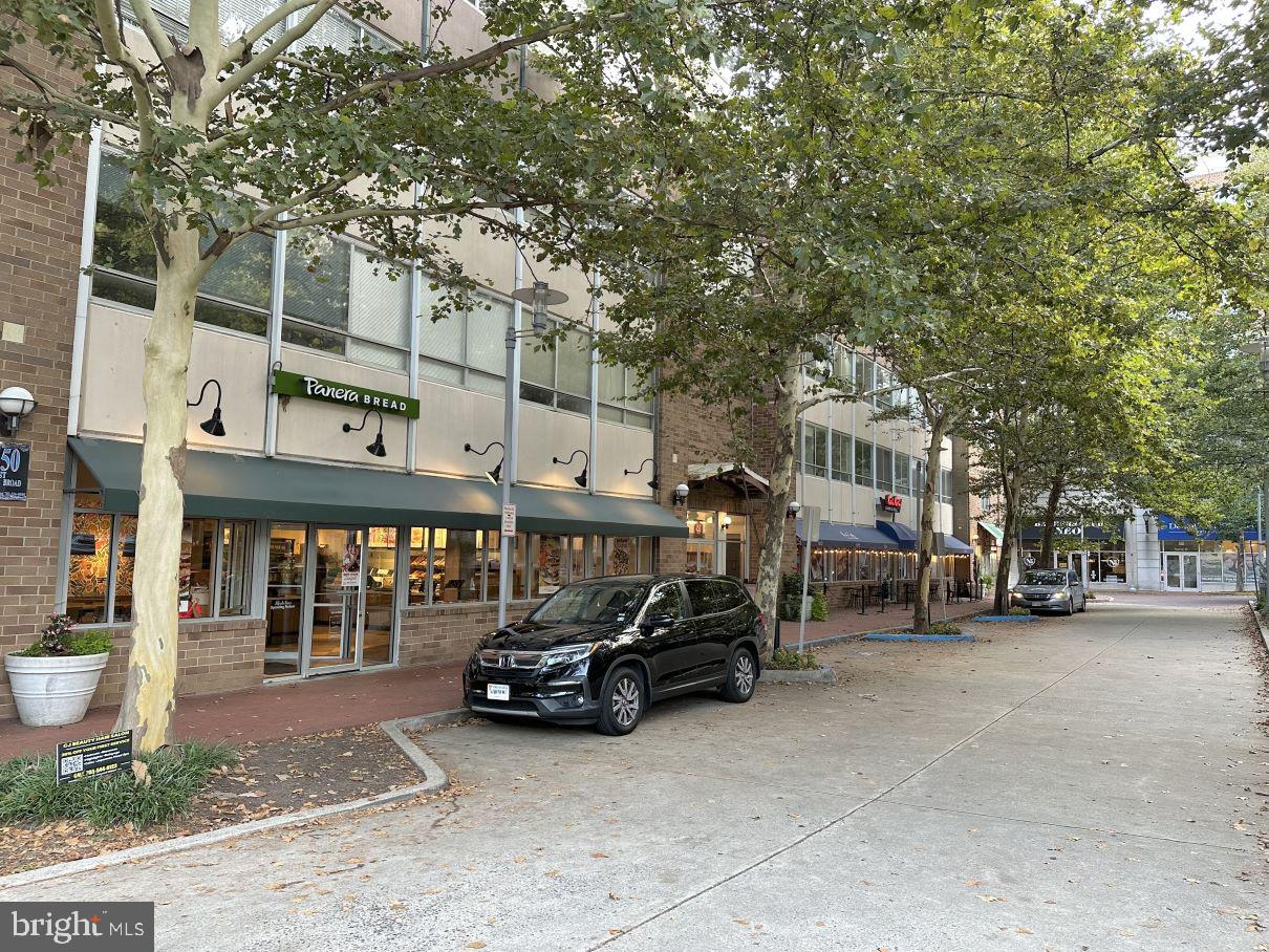 444 W BROAD ST W #403, FALLS CHURCH, Virginia 22046, 2 Bedrooms Bedrooms, ,2 BathroomsBathrooms,Residential,For sale,444 W BROAD ST W #403,VAFA2003220 MLS # VAFA2003220