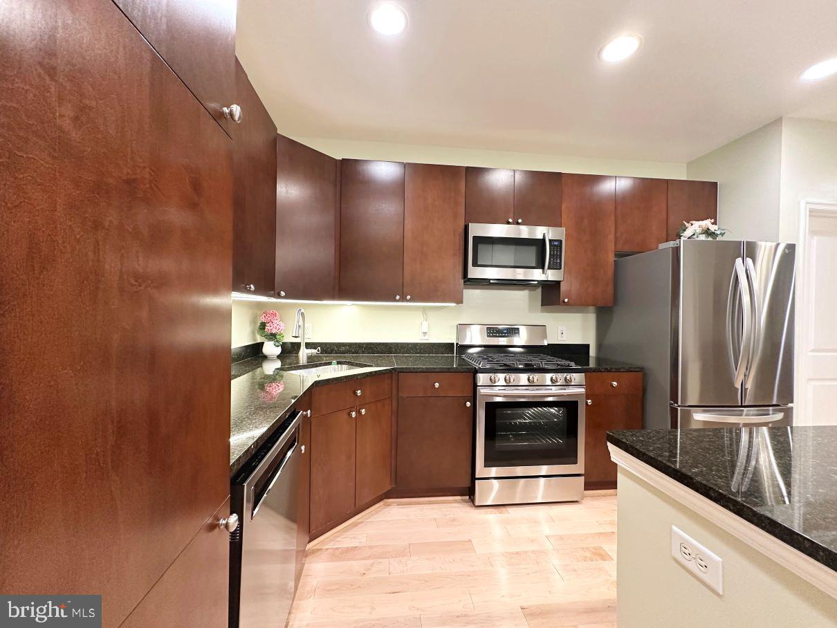 444 W BROAD ST W #403, FALLS CHURCH, Virginia 22046, 2 Bedrooms Bedrooms, ,2 BathroomsBathrooms,Residential,For sale,444 W BROAD ST W #403,VAFA2003220 MLS # VAFA2003220