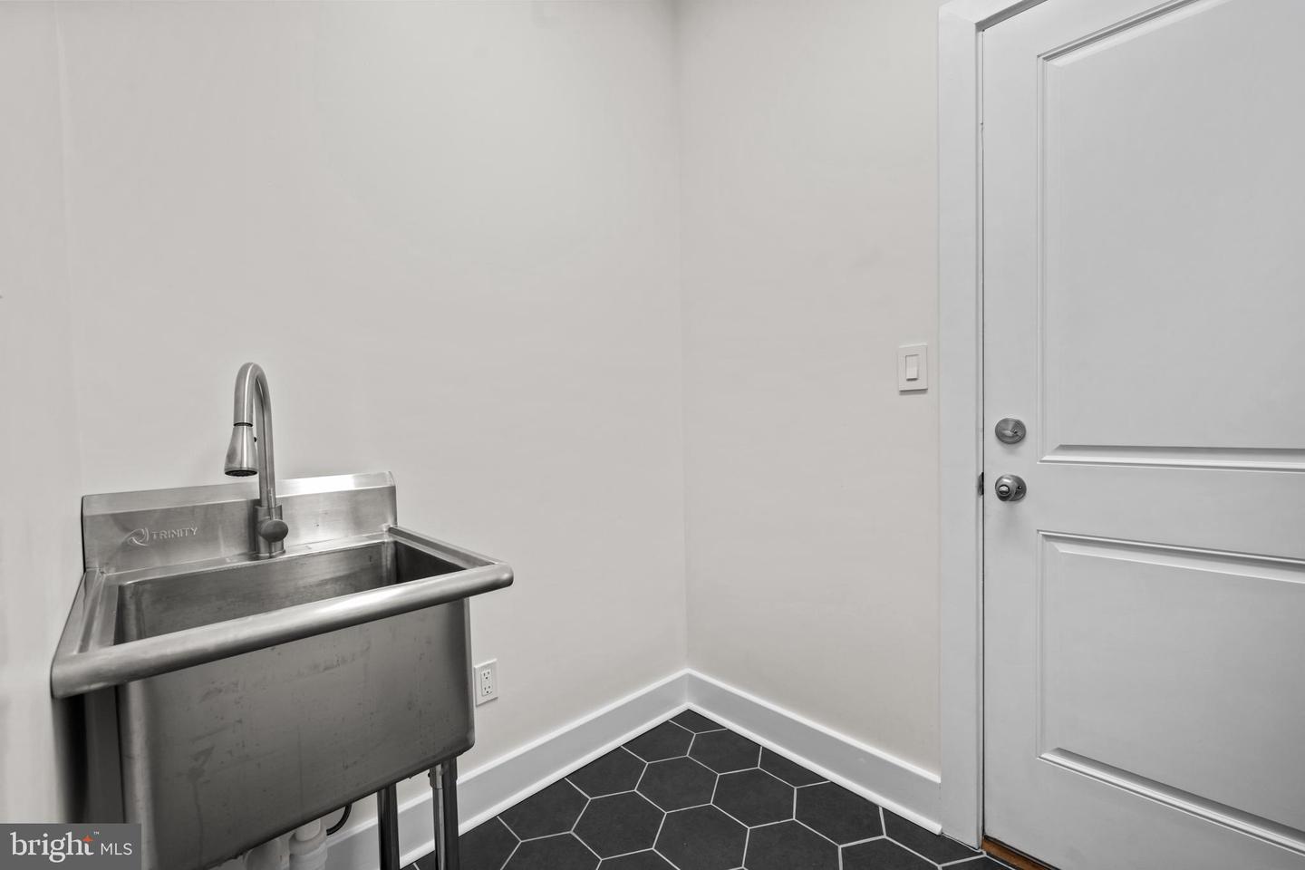 4101 HIGH POINT CT, ANNANDALE, Virginia 22003, 6 Bedrooms Bedrooms, ,4 BathroomsBathrooms,Residential,For sale,4101 HIGH POINT CT,VAFX2262246 MLS # VAFX2262246