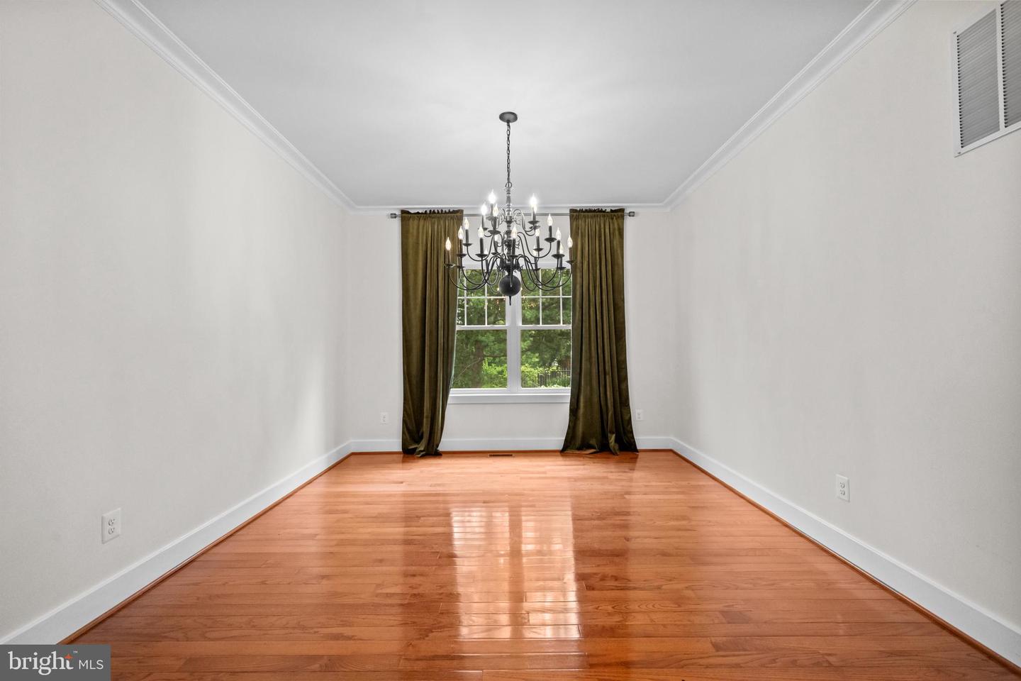 4101 HIGH POINT CT, ANNANDALE, Virginia 22003, 6 Bedrooms Bedrooms, ,4 BathroomsBathrooms,Residential,For sale,4101 HIGH POINT CT,VAFX2262246 MLS # VAFX2262246