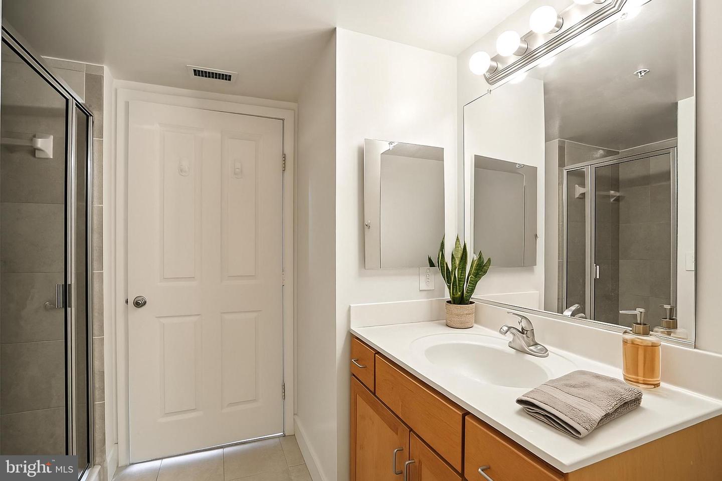 1205-NORTH GARFIELD ST #808, ARLINGTON, Virginia 22201, 2 Bedrooms Bedrooms, ,2 BathroomsBathrooms,Residential,For sale,1205-NORTH GARFIELD ST #808,VAAR2062474 MLS # VAAR2062474