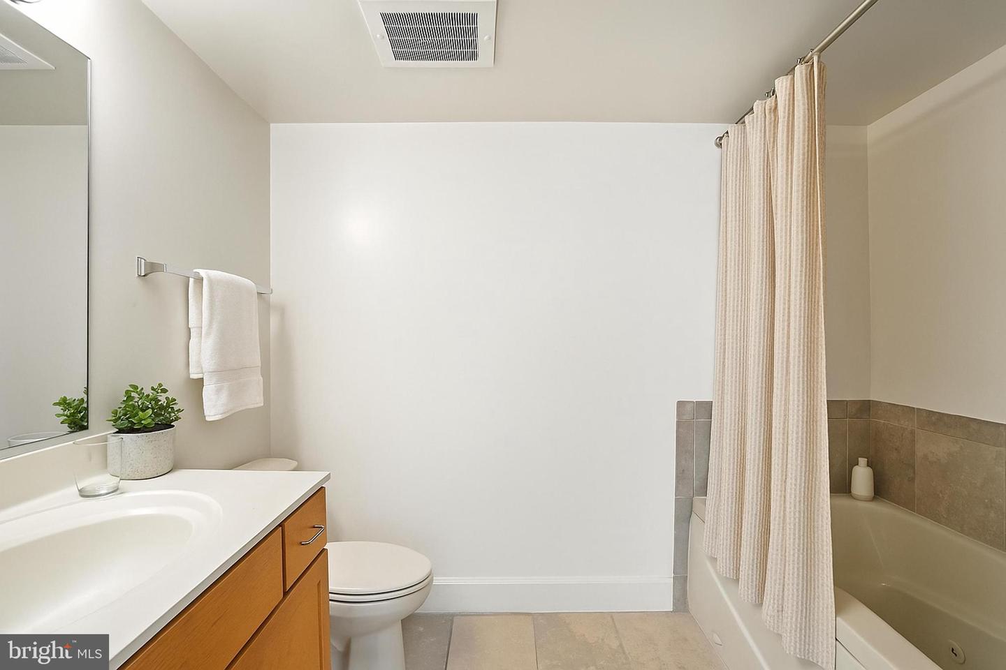 1205-NORTH GARFIELD ST #808, ARLINGTON, Virginia 22201, 2 Bedrooms Bedrooms, ,2 BathroomsBathrooms,Residential,For sale,1205-NORTH GARFIELD ST #808,VAAR2062474 MLS # VAAR2062474
