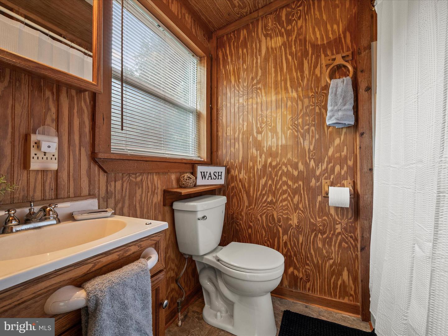 2050 CRUMS CHURCH RD, BERRYVILLE, Virginia 22611, 3 Bedrooms Bedrooms, ,2 BathroomsBathrooms,Residential,For sale,2050 CRUMS CHURCH RD,VACL2005982 MLS # VACL2005982