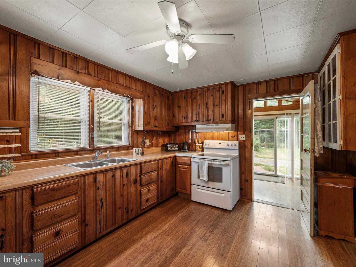 2050 CRUMS CHURCH RD, BERRYVILLE, Virginia 22611, 3 Bedrooms Bedrooms, ,2 BathroomsBathrooms,Residential,For sale,2050 CRUMS CHURCH RD,VACL2005982 MLS # VACL2005982