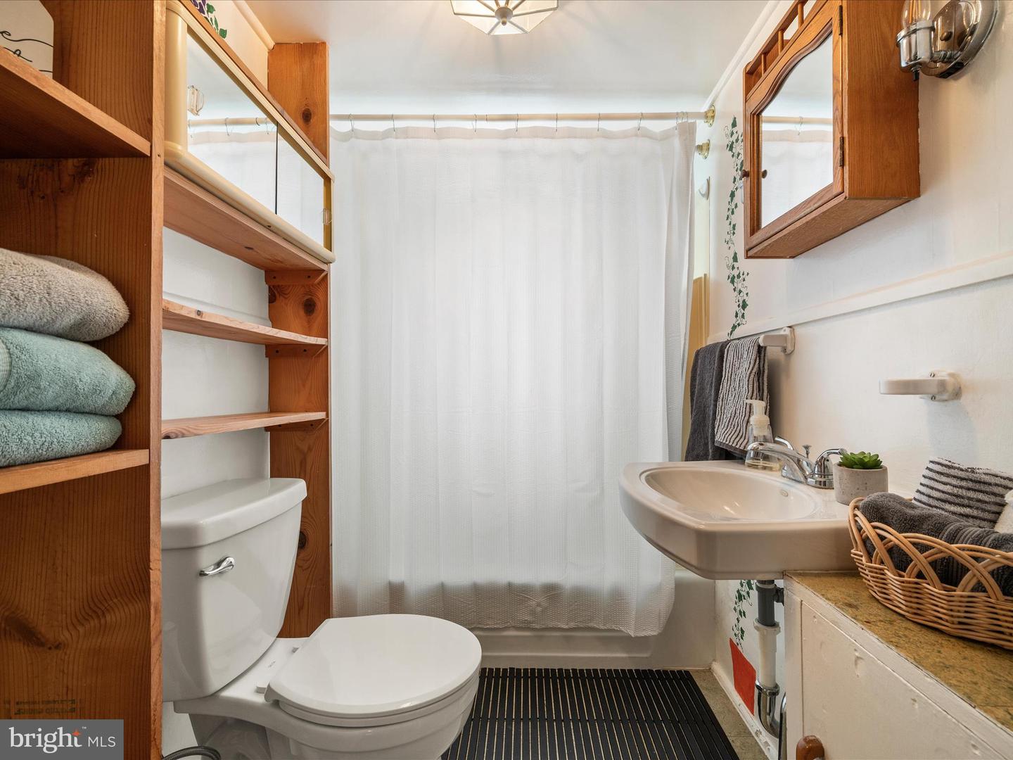 2050 CRUMS CHURCH RD, BERRYVILLE, Virginia 22611, 3 Bedrooms Bedrooms, ,2 BathroomsBathrooms,Residential,For sale,2050 CRUMS CHURCH RD,VACL2005982 MLS # VACL2005982