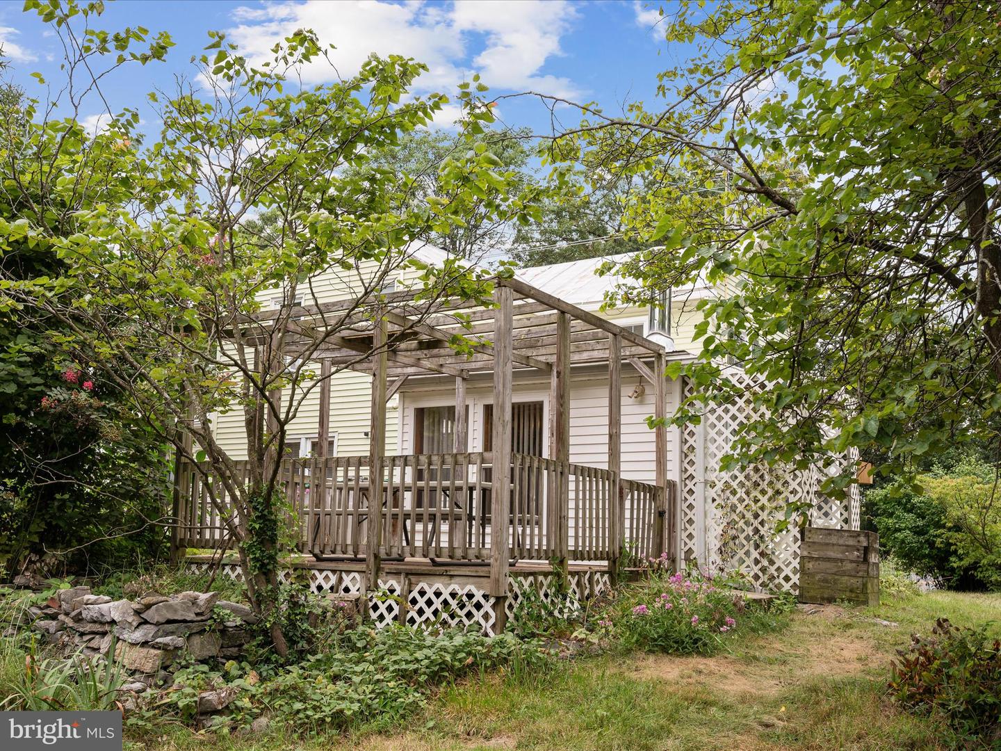 2050 CRUMS CHURCH RD, BERRYVILLE, Virginia 22611, 3 Bedrooms Bedrooms, ,2 BathroomsBathrooms,Residential,For sale,2050 CRUMS CHURCH RD,VACL2005982 MLS # VACL2005982