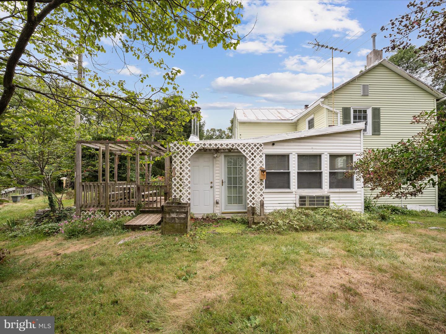 2050 CRUMS CHURCH RD, BERRYVILLE, Virginia 22611, 3 Bedrooms Bedrooms, ,2 BathroomsBathrooms,Residential,For sale,2050 CRUMS CHURCH RD,VACL2005982 MLS # VACL2005982