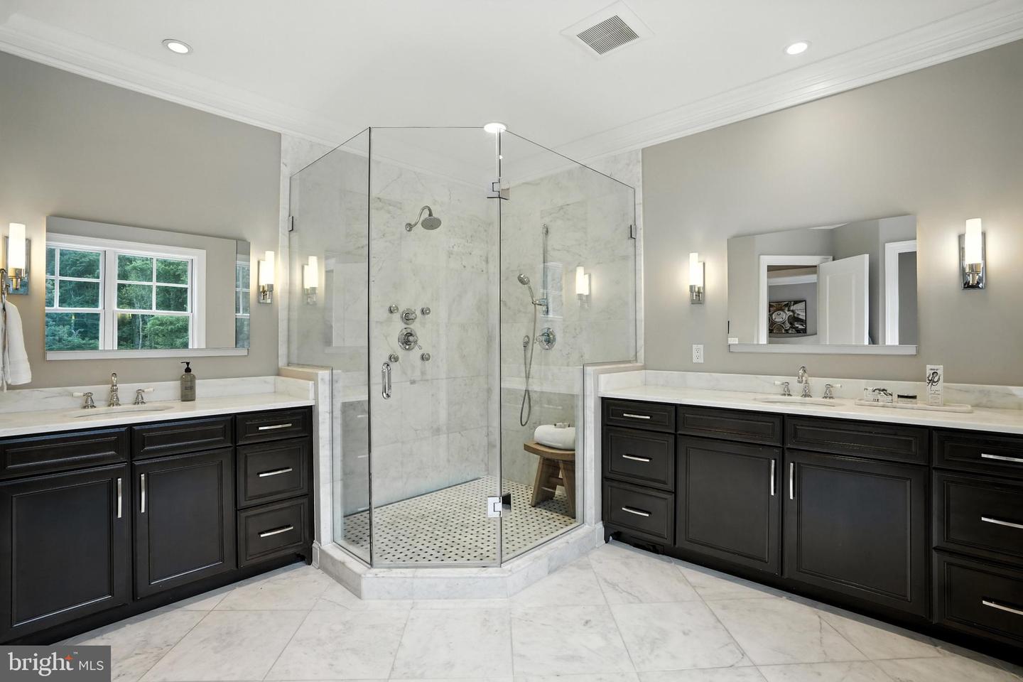 10603 CREAMCUP LN, GREAT FALLS, Virginia 22066, 5 Bedrooms Bedrooms, ,5 BathroomsBathrooms,Residential,For sale,10603 CREAMCUP LN,VAFX2262280 MLS # VAFX2262280