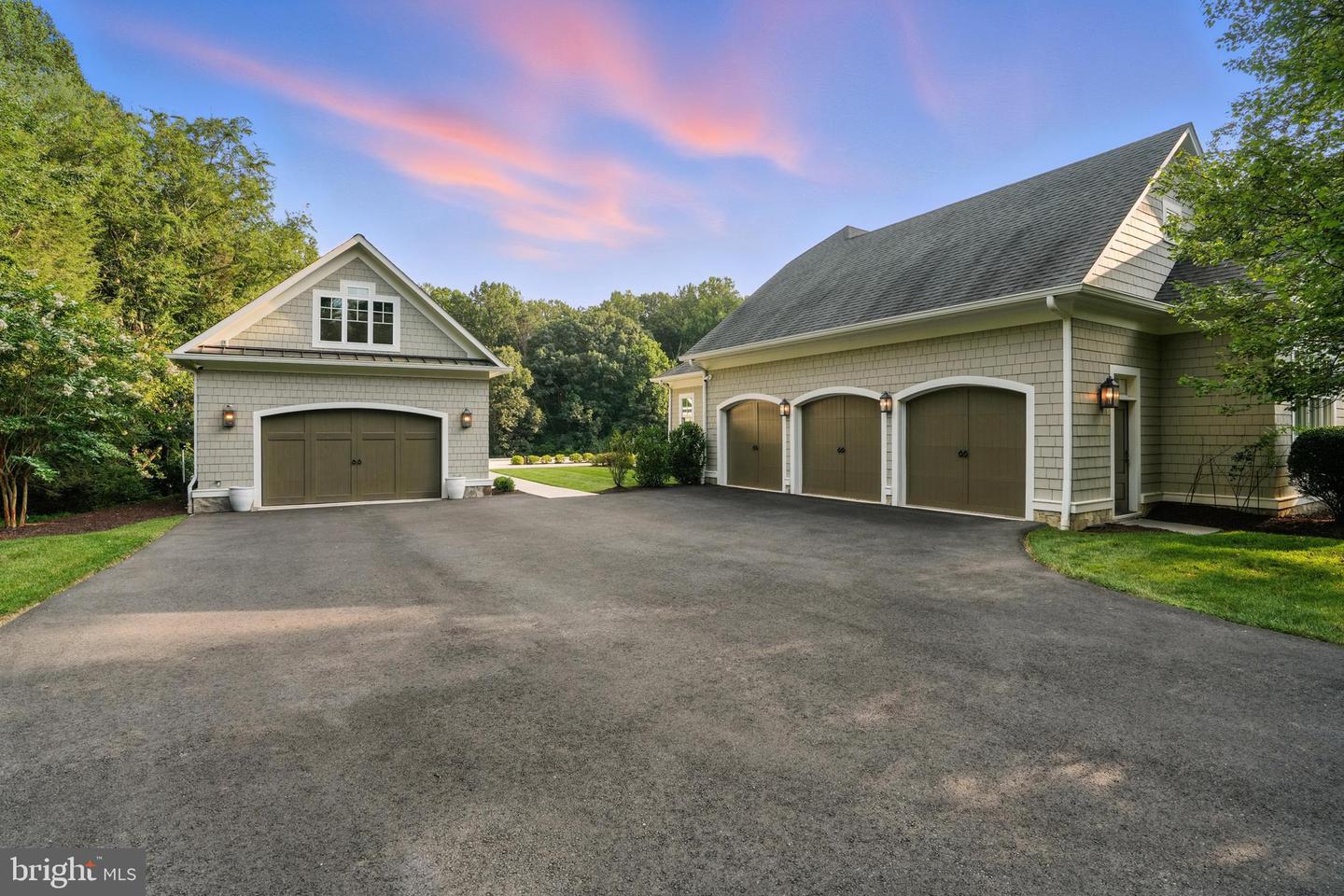 10603 CREAMCUP LN, GREAT FALLS, Virginia 22066, 5 Bedrooms Bedrooms, ,5 BathroomsBathrooms,Residential,For sale,10603 CREAMCUP LN,VAFX2262280 MLS # VAFX2262280