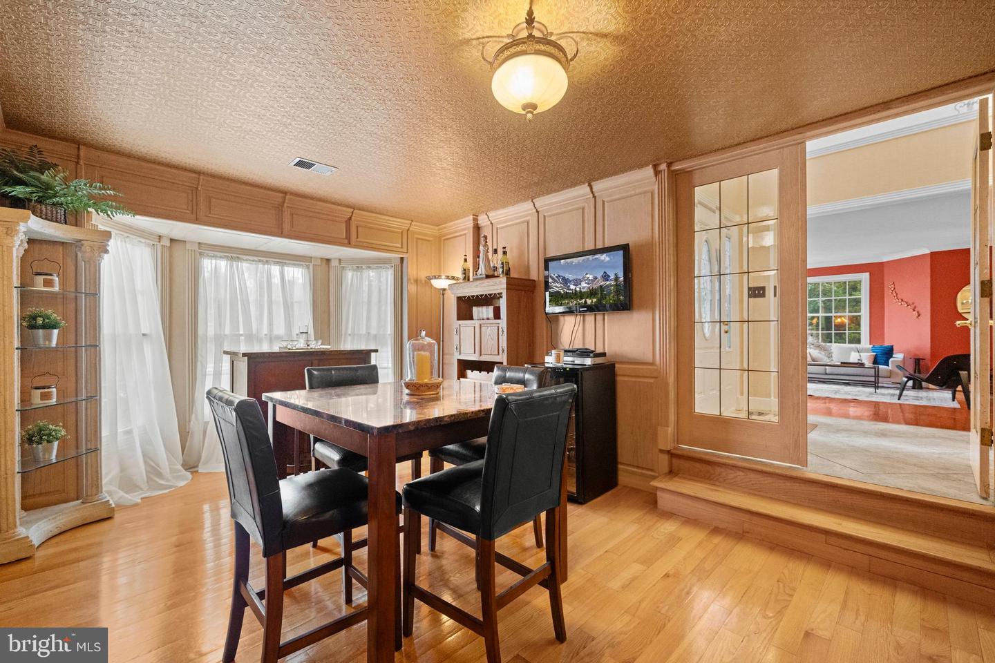 9462 WOODED GLEN AVE, BURKE, Virginia 22015, 5 Bedrooms Bedrooms, ,5 BathroomsBathrooms,Residential,For sale,9462 WOODED GLEN AVE,VAFX2262414 MLS # VAFX2262414