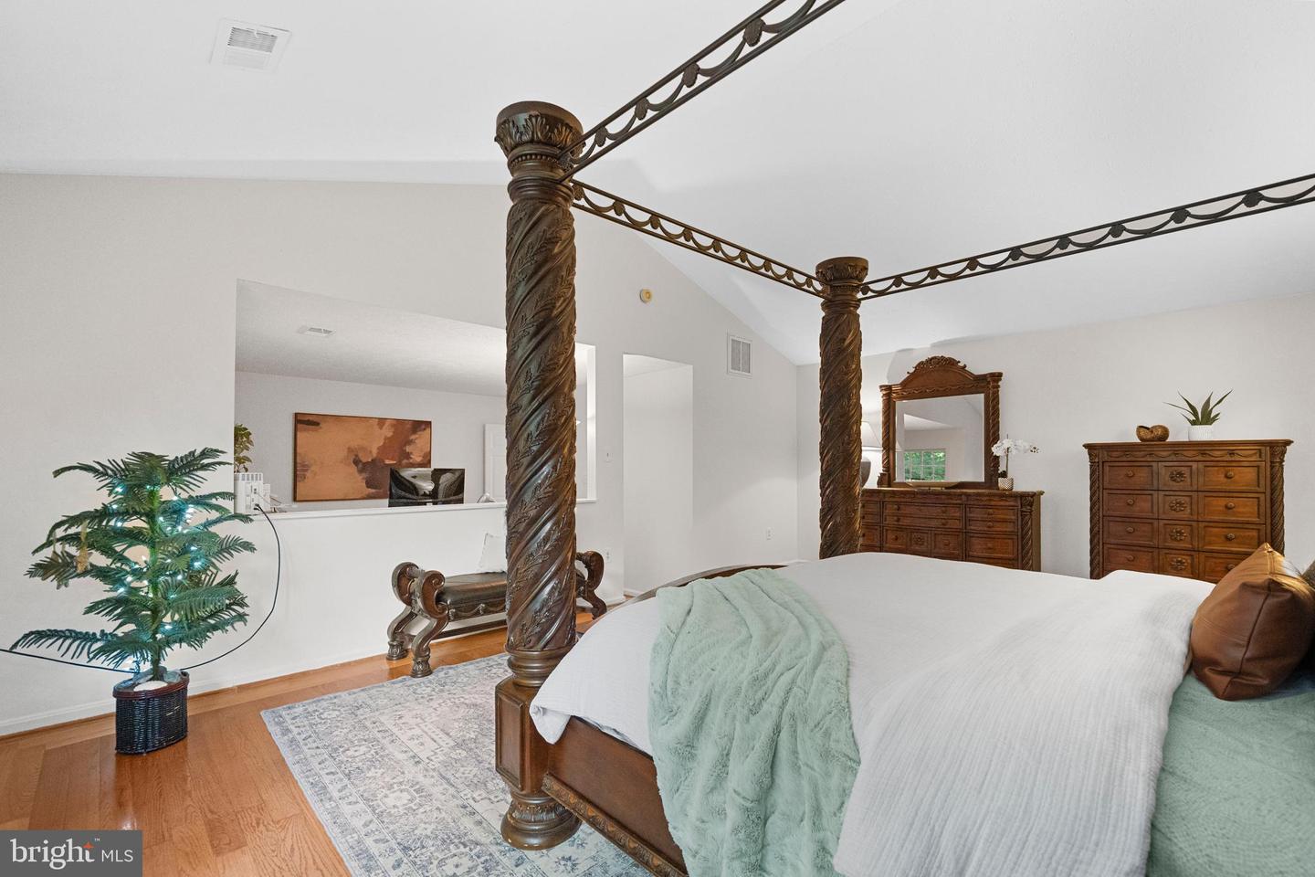 9462 WOODED GLEN AVE, BURKE, Virginia 22015, 5 Bedrooms Bedrooms, ,5 BathroomsBathrooms,Residential,For sale,9462 WOODED GLEN AVE,VAFX2262414 MLS # VAFX2262414