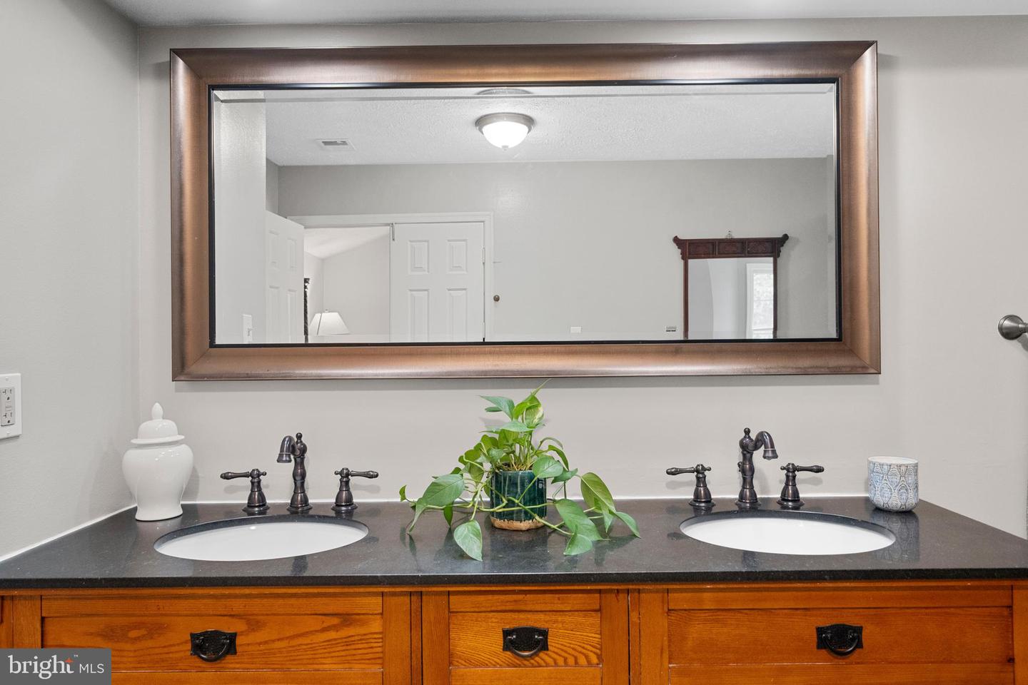 9462 WOODED GLEN AVE, BURKE, Virginia 22015, 5 Bedrooms Bedrooms, ,5 BathroomsBathrooms,Residential,For sale,9462 WOODED GLEN AVE,VAFX2262414 MLS # VAFX2262414