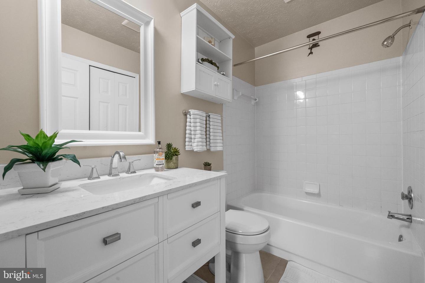 9462 WOODED GLEN AVE, BURKE, Virginia 22015, 5 Bedrooms Bedrooms, ,5 BathroomsBathrooms,Residential,For sale,9462 WOODED GLEN AVE,VAFX2262414 MLS # VAFX2262414