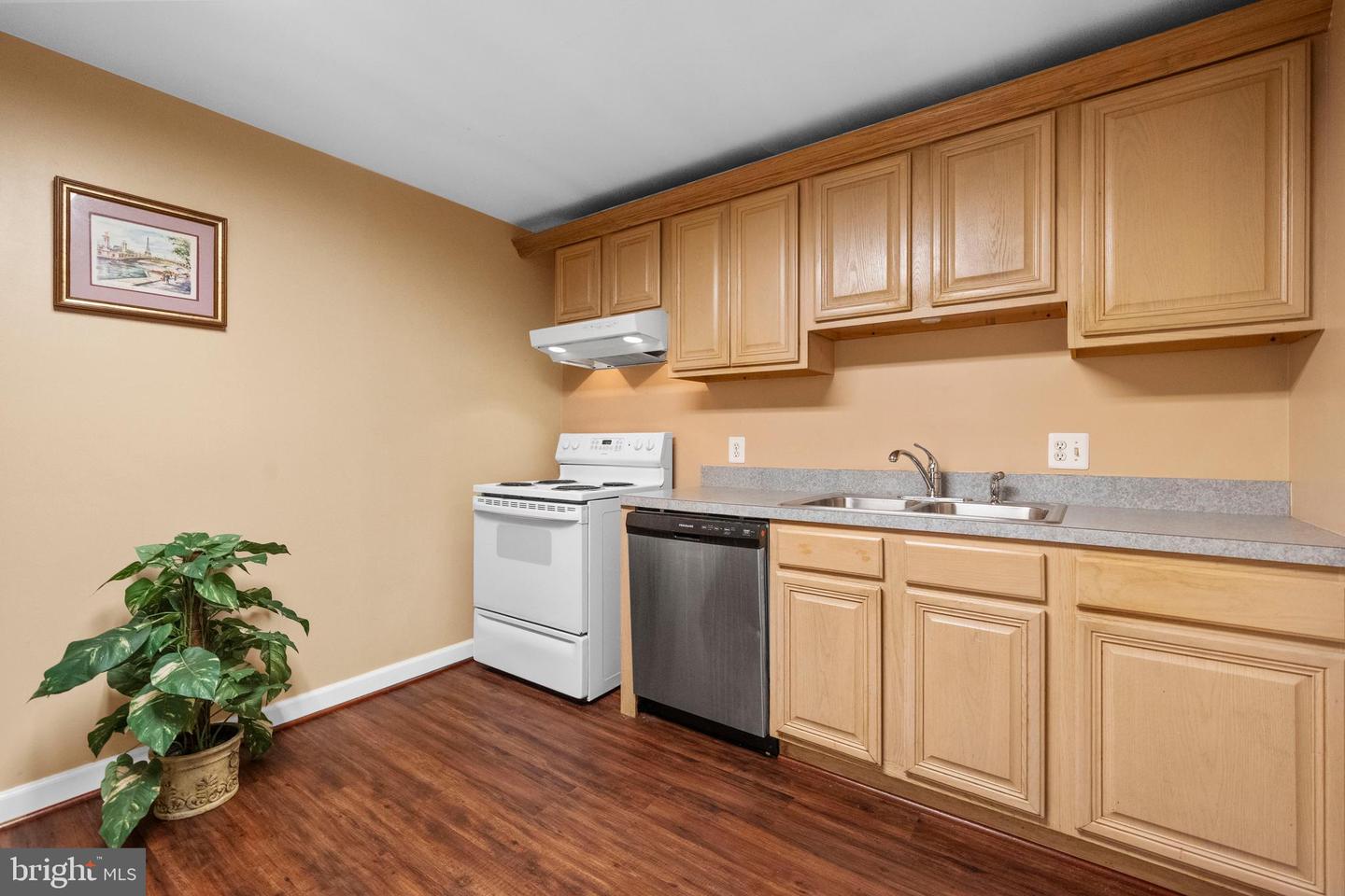 9462 WOODED GLEN AVE, BURKE, Virginia 22015, 5 Bedrooms Bedrooms, ,5 BathroomsBathrooms,Residential,For sale,9462 WOODED GLEN AVE,VAFX2262414 MLS # VAFX2262414