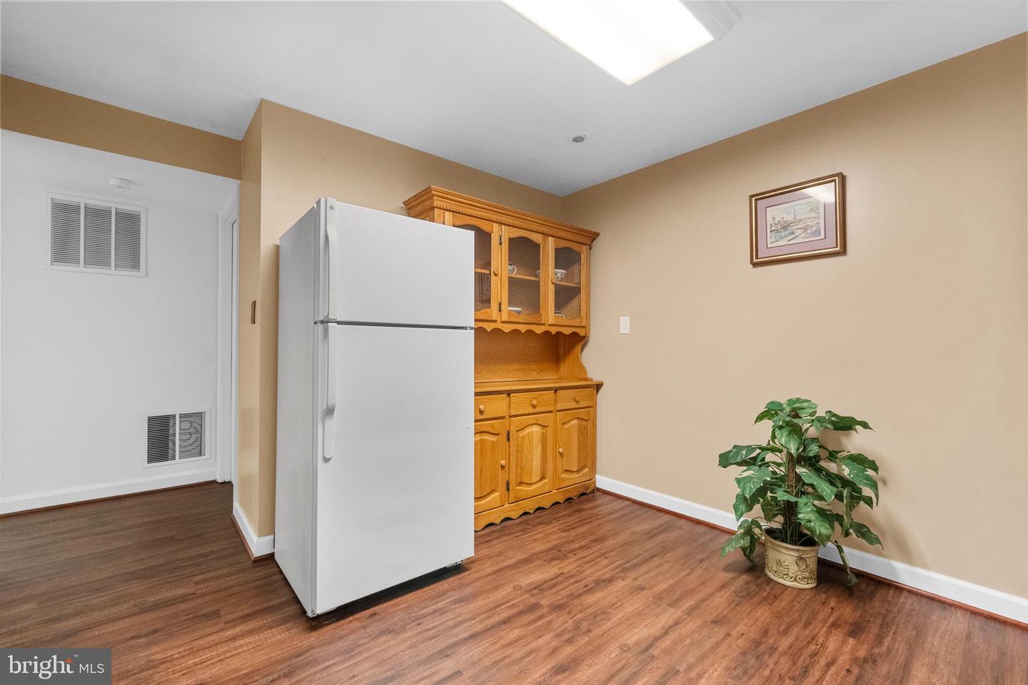 9462 WOODED GLEN AVE, BURKE, Virginia 22015, 5 Bedrooms Bedrooms, ,5 BathroomsBathrooms,Residential,For sale,9462 WOODED GLEN AVE,VAFX2262414 MLS # VAFX2262414