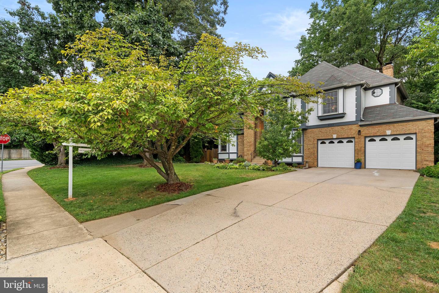 9462 WOODED GLEN AVE, BURKE, Virginia 22015, 5 Bedrooms Bedrooms, ,5 BathroomsBathrooms,Residential,For sale,9462 WOODED GLEN AVE,VAFX2262414 MLS # VAFX2262414