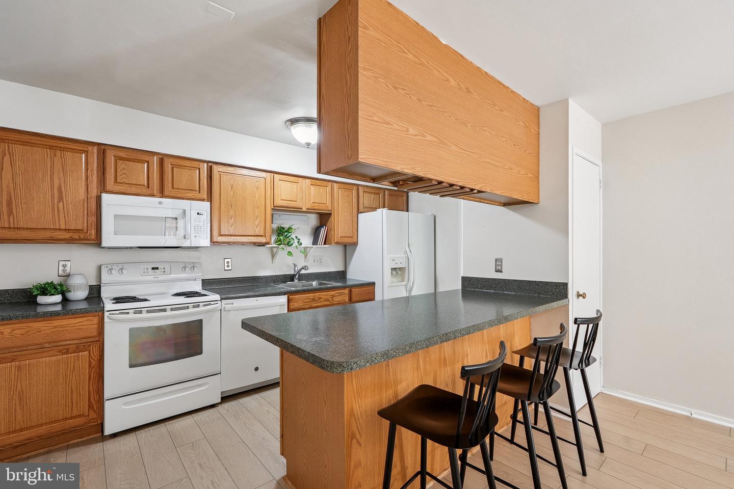 2343 GLADE BANK WAY, RESTON, Virginia 20191, 3 Bedrooms Bedrooms, ,2 BathroomsBathrooms,Residential,For sale,2343 GLADE BANK WAY,VAFX2262612 MLS # VAFX2262612