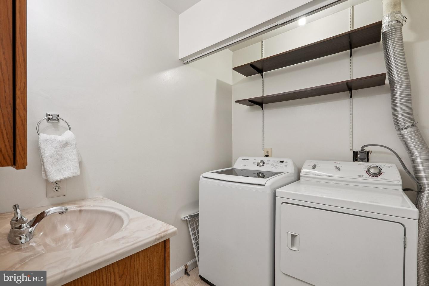 2343 GLADE BANK WAY, RESTON, Virginia 20191, 3 Bedrooms Bedrooms, ,2 BathroomsBathrooms,Residential,For sale,2343 GLADE BANK WAY,VAFX2262612 MLS # VAFX2262612