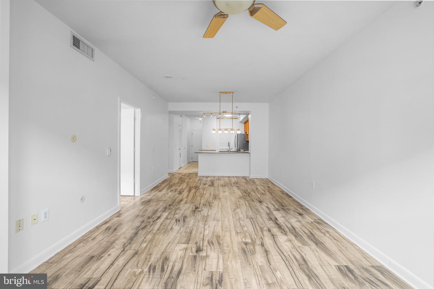 400 MASSACHUSETTS AVE NW #405, WASHINGTON, District Of Columbia 20001, 1 Bedroom Bedrooms, ,1 BathroomBathrooms,Residential,For sale,400 MASSACHUSETTS AVE NW #405,DCDC2216334 MLS # DCDC2216334