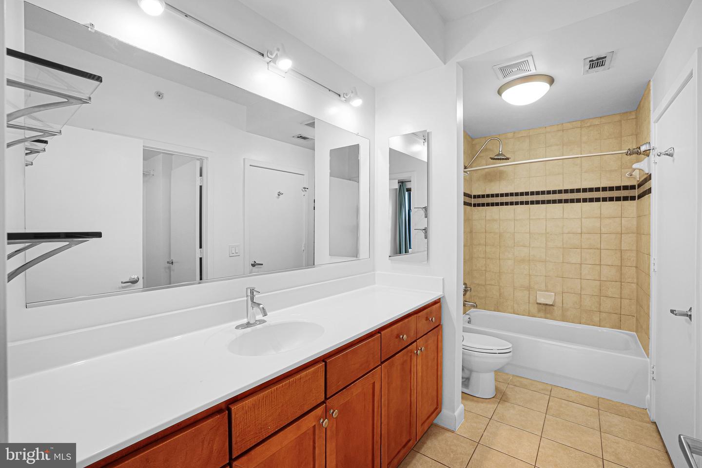 400 MASSACHUSETTS AVE NW #405, WASHINGTON, District Of Columbia 20001, 1 Bedroom Bedrooms, ,1 BathroomBathrooms,Residential,For sale,400 MASSACHUSETTS AVE NW #405,DCDC2216334 MLS # DCDC2216334
