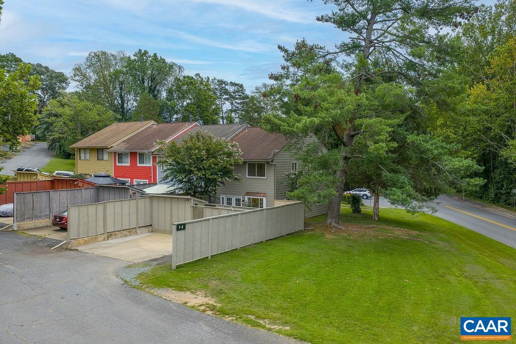 1 WOODLAKE DR, CHARLOTTESVILLE, Virginia 22901, 3 Bedrooms Bedrooms, ,1 BathroomBathrooms,Residential,For sale,1 WOODLAKE DR,668126 MLS # 668126
