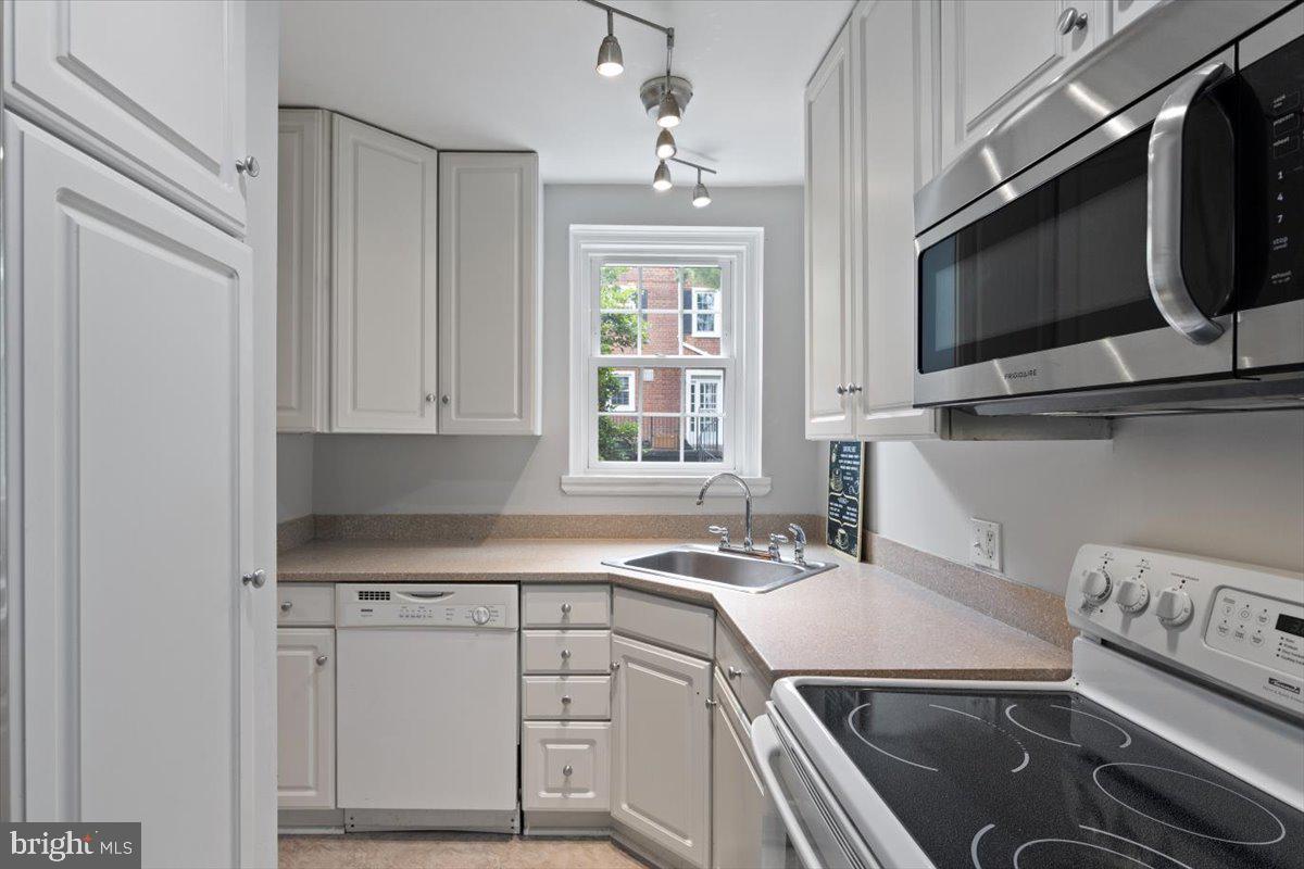 4825 27TH RD S, ARLINGTON, Virginia 22206, 2 Bedrooms Bedrooms, ,2 BathroomsBathrooms,Residential,For sale,4825 27TH RD S,VAAR2062628 MLS # VAAR2062628