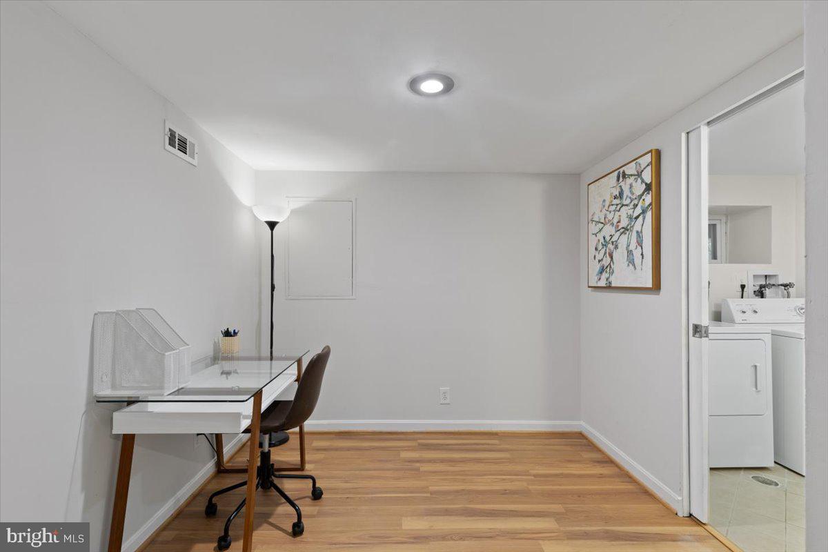 4825 27TH RD S, ARLINGTON, Virginia 22206, 2 Bedrooms Bedrooms, ,2 BathroomsBathrooms,Residential,For sale,4825 27TH RD S,VAAR2062628 MLS # VAAR2062628