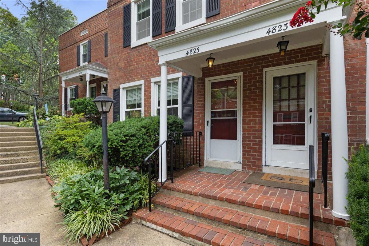 4825 27TH RD S, ARLINGTON, Virginia 22206, 2 Bedrooms Bedrooms, ,2 BathroomsBathrooms,Residential,For sale,4825 27TH RD S,VAAR2062628 MLS # VAAR2062628