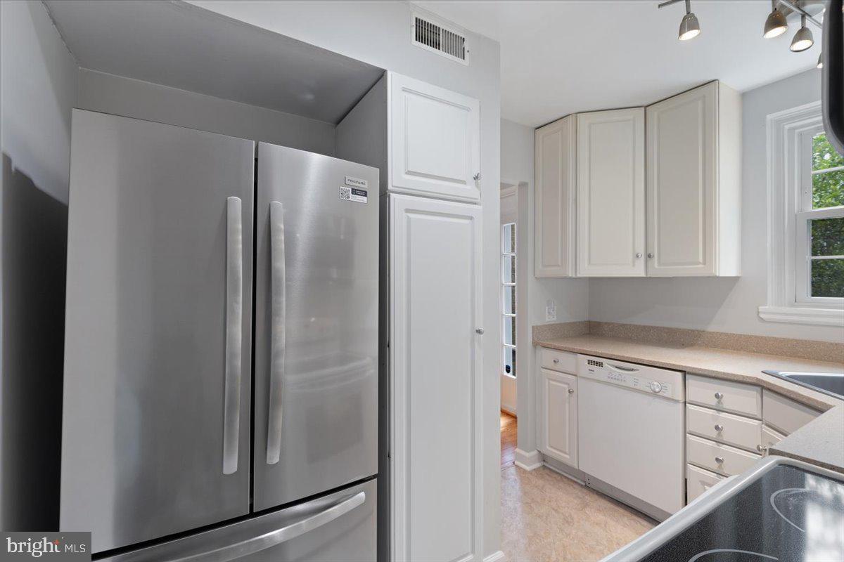 4825 27TH RD S, ARLINGTON, Virginia 22206, 2 Bedrooms Bedrooms, ,2 BathroomsBathrooms,Residential,For sale,4825 27TH RD S,VAAR2062628 MLS # VAAR2062628