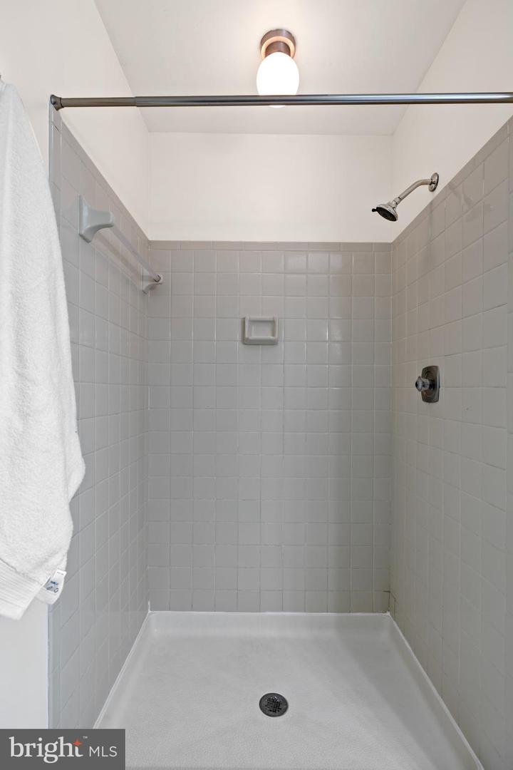 4910 STONEHURST DR, WOODBRIDGE, Virginia 22192, 5 Bedrooms Bedrooms, ,2 BathroomsBathrooms,Residential,For sale,4910 STONEHURST DR,VAPW2102294 MLS # VAPW2102294