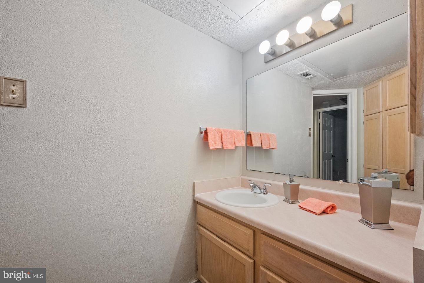 1504 LINCOLN WAY #404, MCLEAN, Virginia 22102, 1 Bedroom Bedrooms, ,1 BathroomBathrooms,Residential,For sale,1504 LINCOLN WAY #404,VAFX2262894 MLS # VAFX2262894
