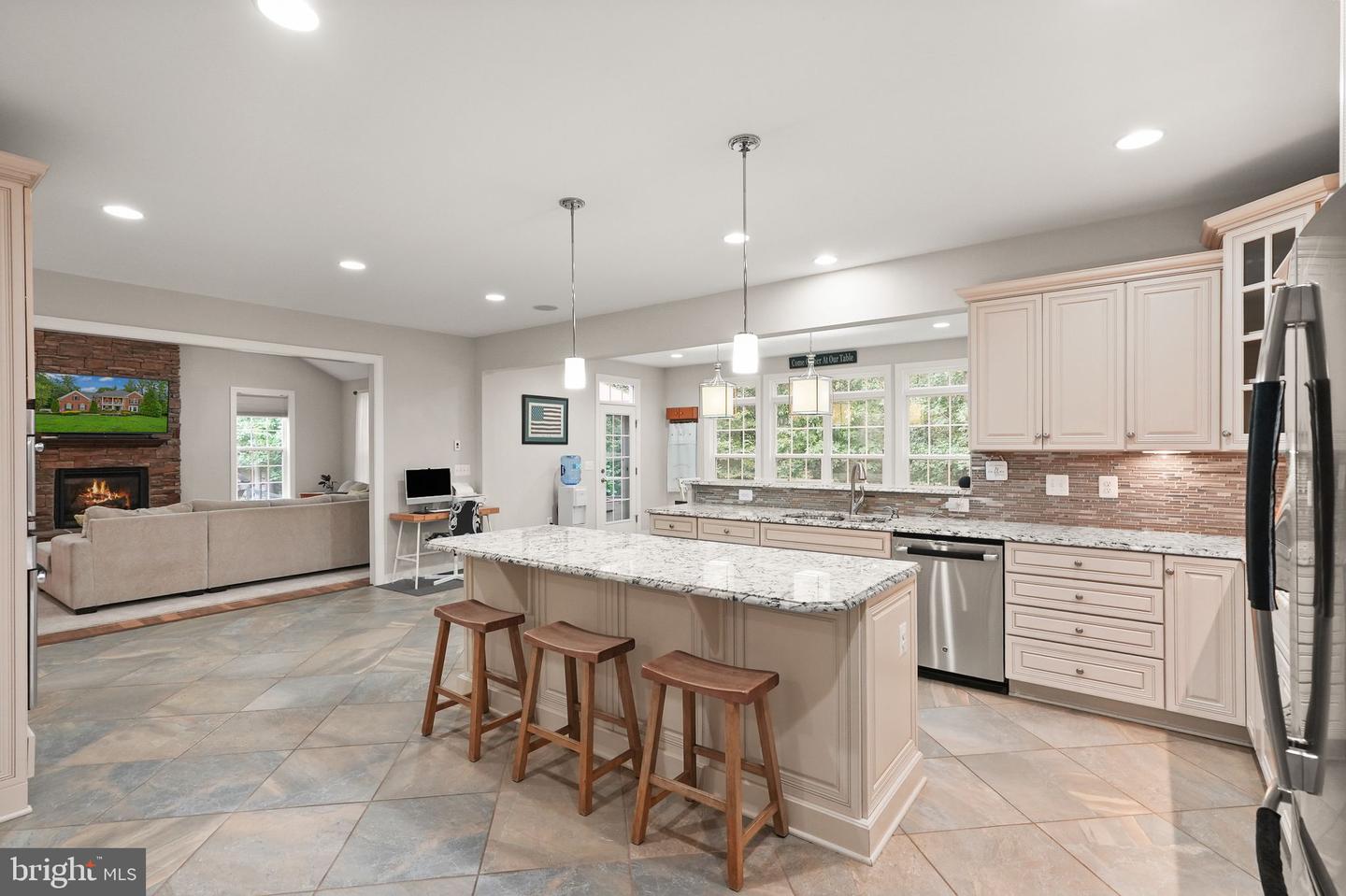 32 PINEWOOD RD, FREDERICKSBURG, Virginia 22405, 5 Bedrooms Bedrooms, ,5 BathroomsBathrooms,Residential,For sale,32 PINEWOOD RD,VAST2042072 MLS # VAST2042072
