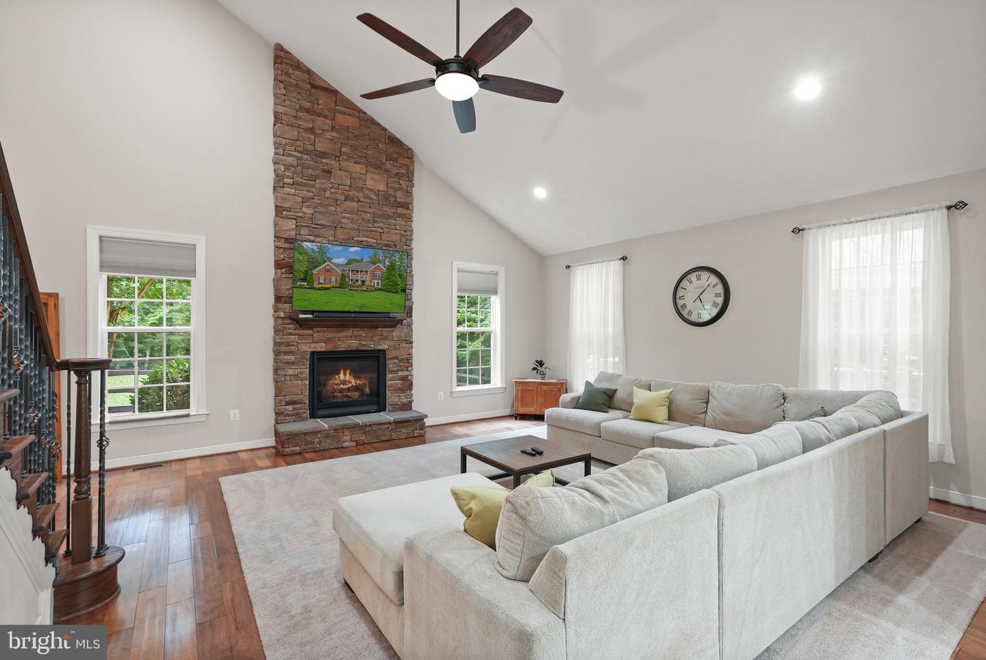 32 PINEWOOD RD, FREDERICKSBURG, Virginia 22405, 5 Bedrooms Bedrooms, ,5 BathroomsBathrooms,Residential,For sale,32 PINEWOOD RD,VAST2042072 MLS # VAST2042072