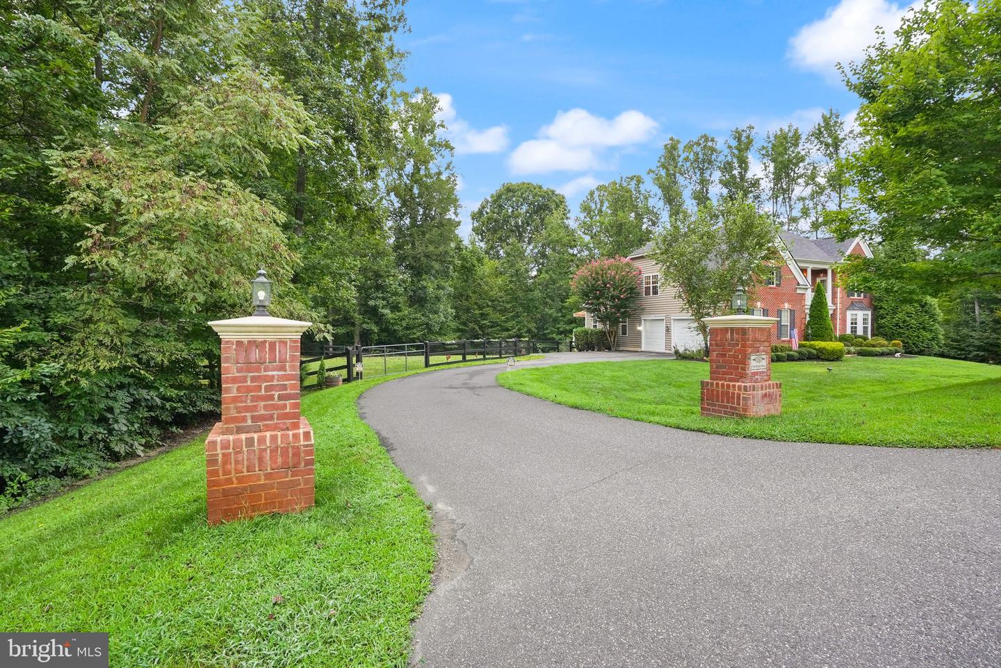 32 PINEWOOD RD, FREDERICKSBURG, Virginia 22405, 5 Bedrooms Bedrooms, ,5 BathroomsBathrooms,Residential,For sale,32 PINEWOOD RD,VAST2042072 MLS # VAST2042072