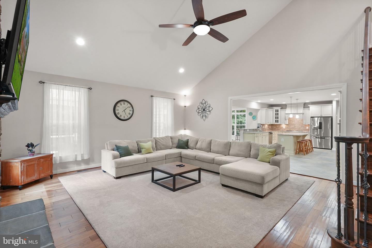 32 PINEWOOD RD, FREDERICKSBURG, Virginia 22405, 5 Bedrooms Bedrooms, ,5 BathroomsBathrooms,Residential,For sale,32 PINEWOOD RD,VAST2042072 MLS # VAST2042072