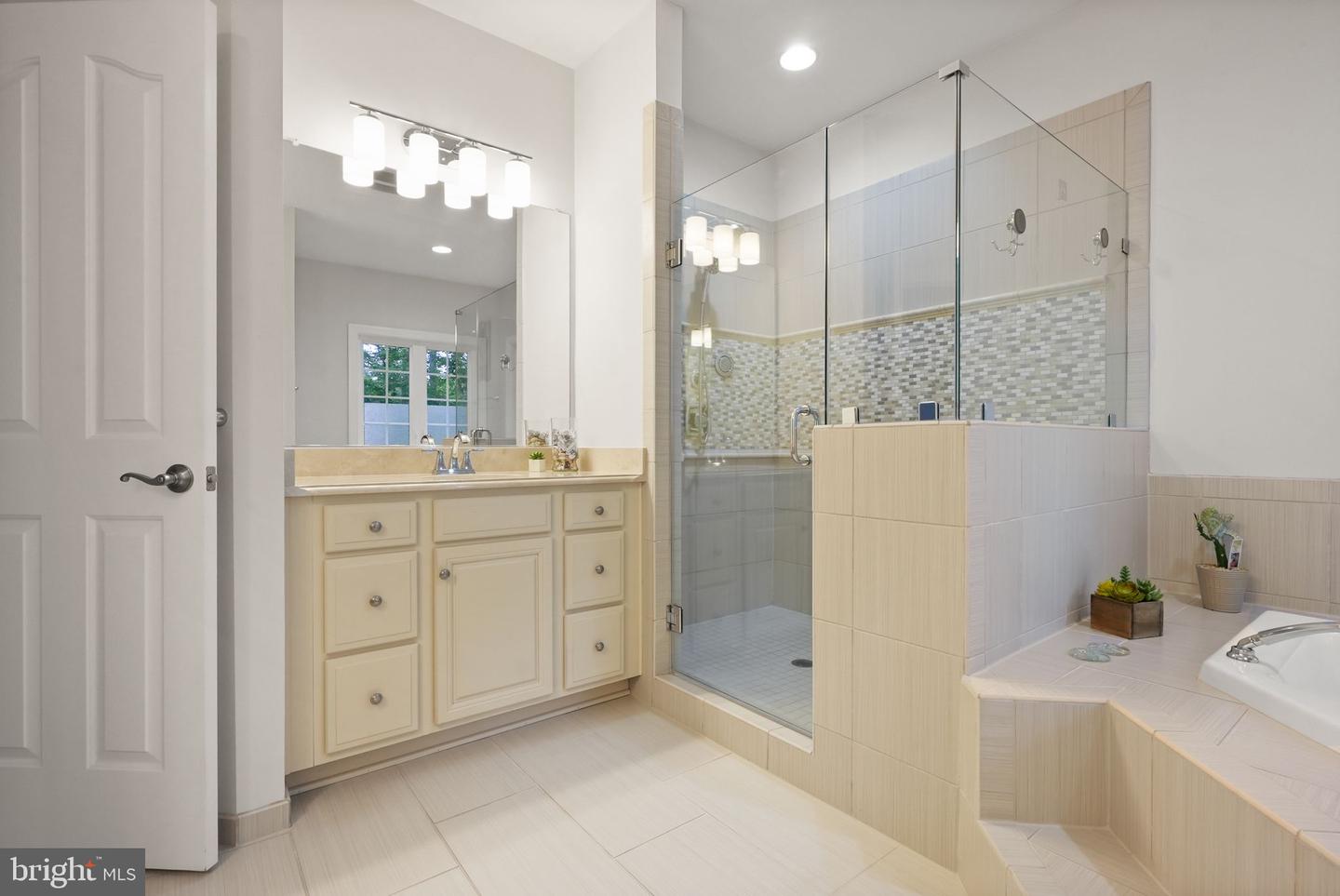 32 PINEWOOD RD, FREDERICKSBURG, Virginia 22405, 5 Bedrooms Bedrooms, ,5 BathroomsBathrooms,Residential,For sale,32 PINEWOOD RD,VAST2042072 MLS # VAST2042072