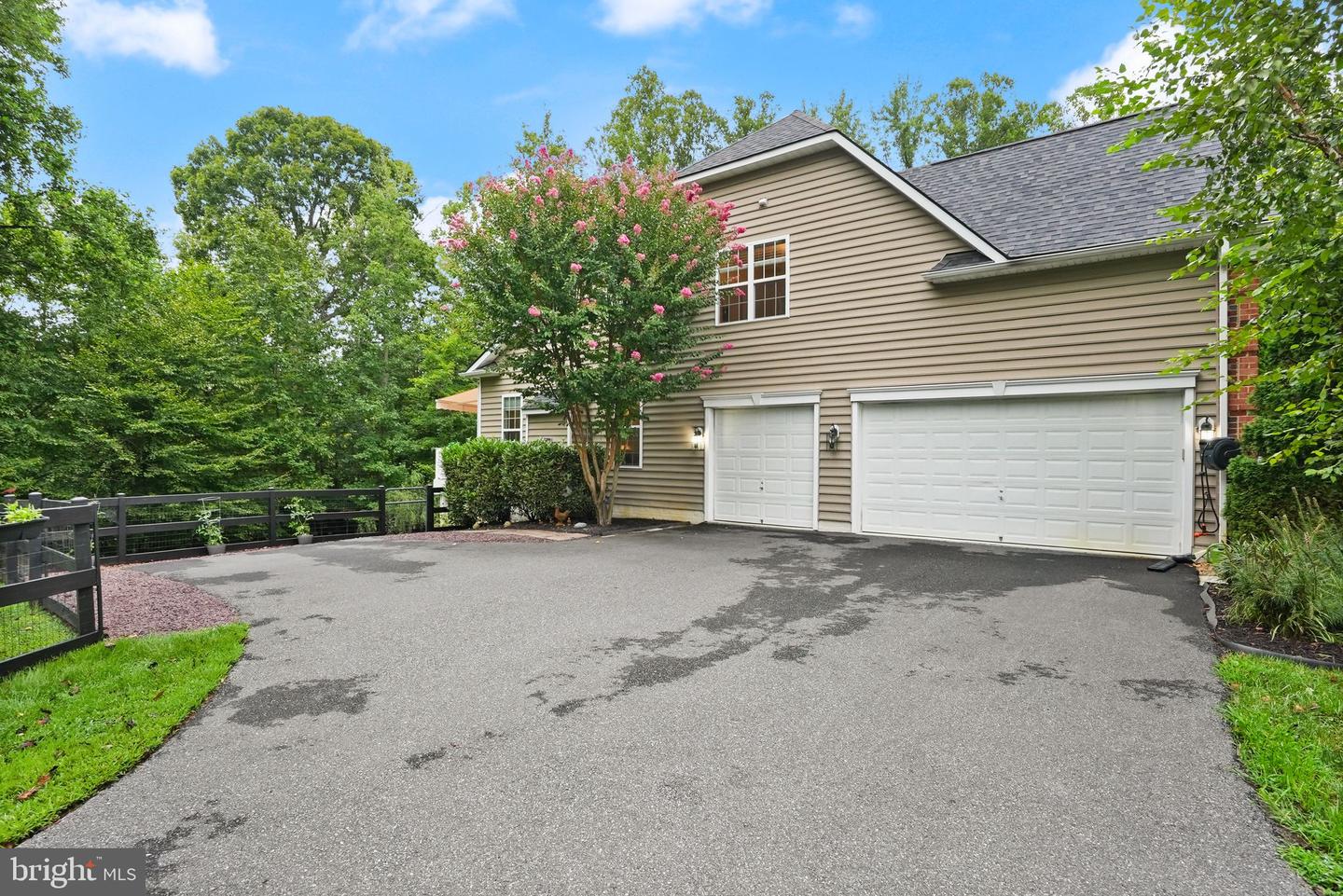 32 PINEWOOD RD, FREDERICKSBURG, Virginia 22405, 5 Bedrooms Bedrooms, ,5 BathroomsBathrooms,Residential,For sale,32 PINEWOOD RD,VAST2042072 MLS # VAST2042072
