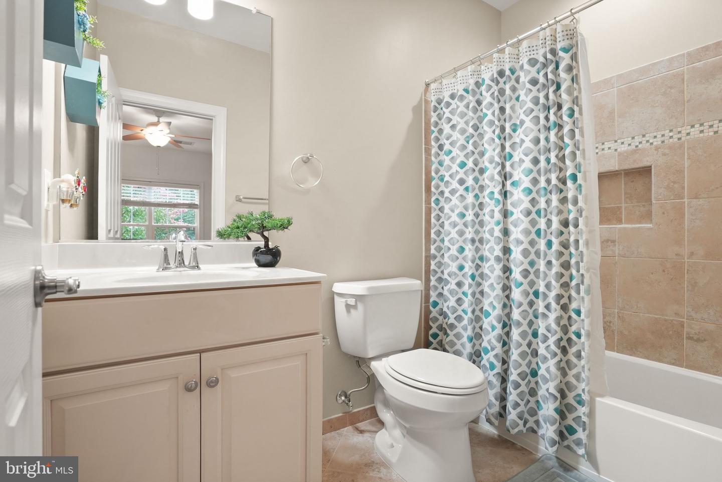 32 PINEWOOD RD, FREDERICKSBURG, Virginia 22405, 5 Bedrooms Bedrooms, ,5 BathroomsBathrooms,Residential,For sale,32 PINEWOOD RD,VAST2042072 MLS # VAST2042072