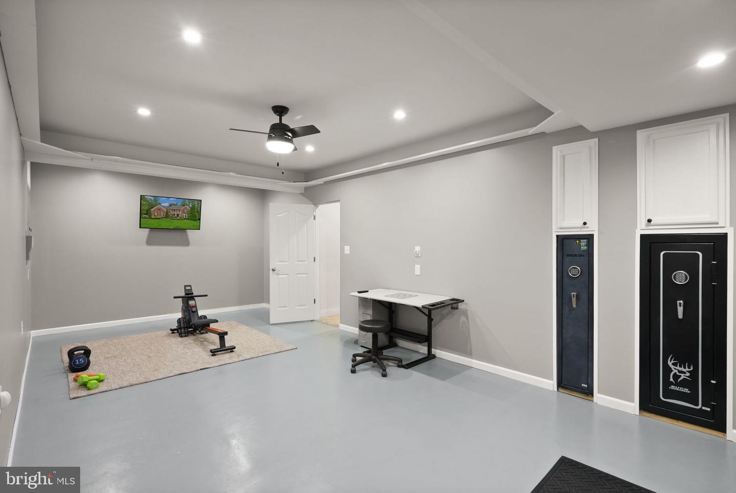 32 PINEWOOD RD, FREDERICKSBURG, Virginia 22405, 5 Bedrooms Bedrooms, ,5 BathroomsBathrooms,Residential,For sale,32 PINEWOOD RD,VAST2042072 MLS # VAST2042072