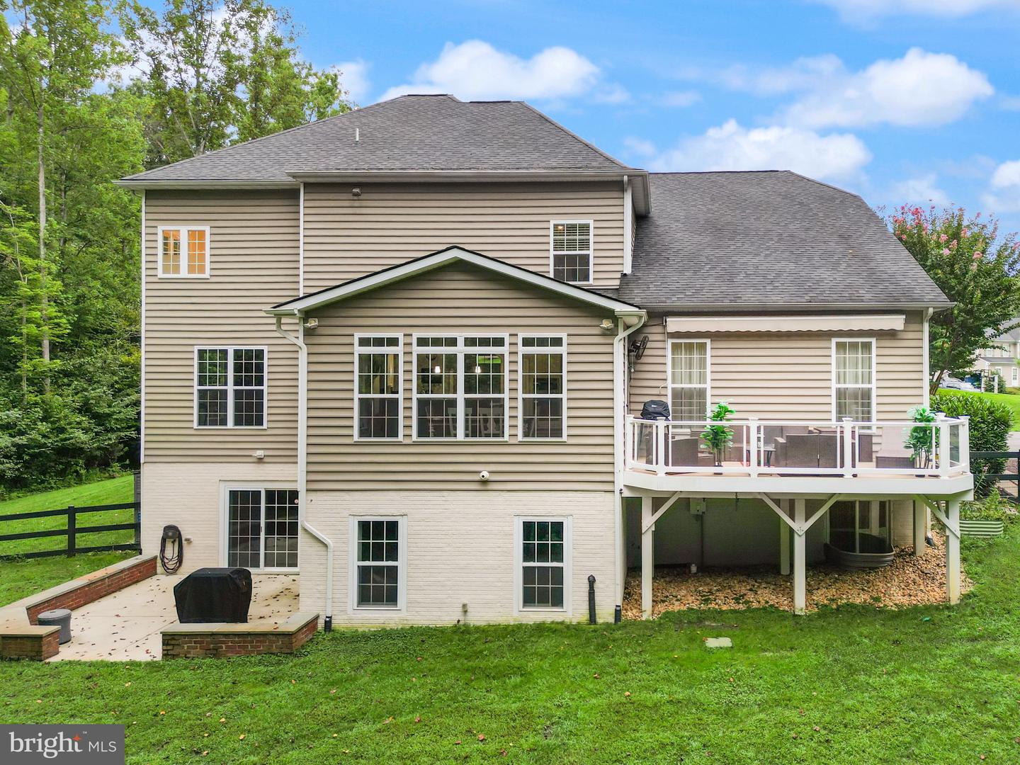 32 PINEWOOD RD, FREDERICKSBURG, Virginia 22405, 5 Bedrooms Bedrooms, ,5 BathroomsBathrooms,Residential,For sale,32 PINEWOOD RD,VAST2042072 MLS # VAST2042072