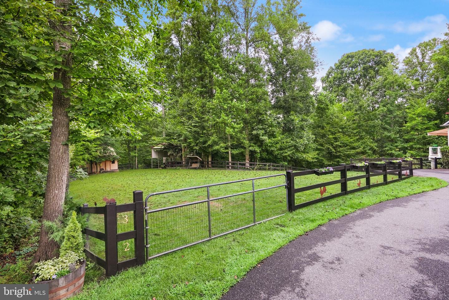 32 PINEWOOD RD, FREDERICKSBURG, Virginia 22405, 5 Bedrooms Bedrooms, ,5 BathroomsBathrooms,Residential,For sale,32 PINEWOOD RD,VAST2042072 MLS # VAST2042072