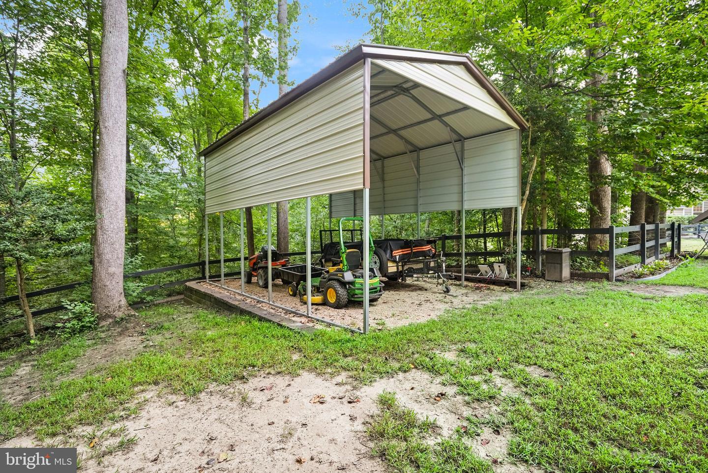 32 PINEWOOD RD, FREDERICKSBURG, Virginia 22405, 5 Bedrooms Bedrooms, ,5 BathroomsBathrooms,Residential,For sale,32 PINEWOOD RD,VAST2042072 MLS # VAST2042072