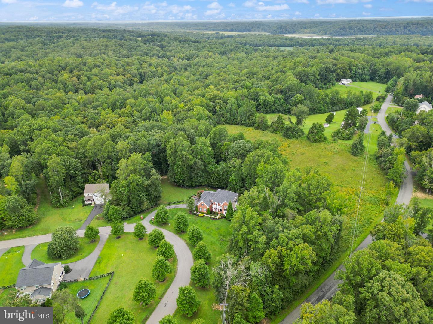 32 PINEWOOD RD, FREDERICKSBURG, Virginia 22405, 5 Bedrooms Bedrooms, ,5 BathroomsBathrooms,Residential,For sale,32 PINEWOOD RD,VAST2042072 MLS # VAST2042072
