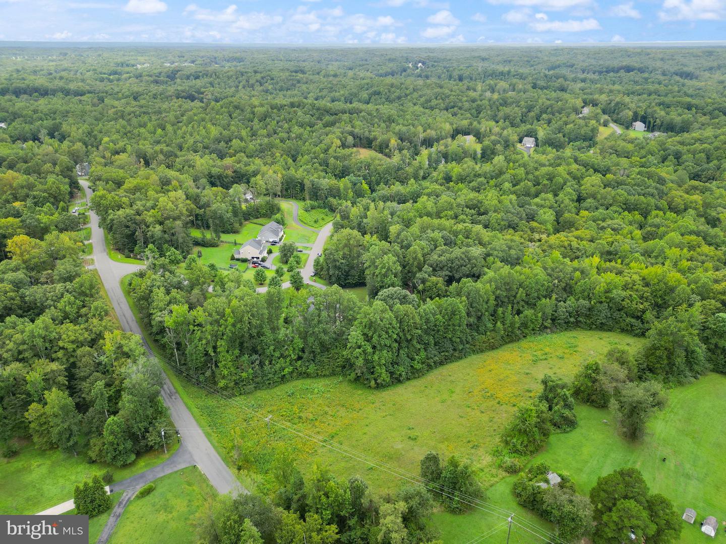 32 PINEWOOD RD, FREDERICKSBURG, Virginia 22405, 5 Bedrooms Bedrooms, ,5 BathroomsBathrooms,Residential,For sale,32 PINEWOOD RD,VAST2042072 MLS # VAST2042072