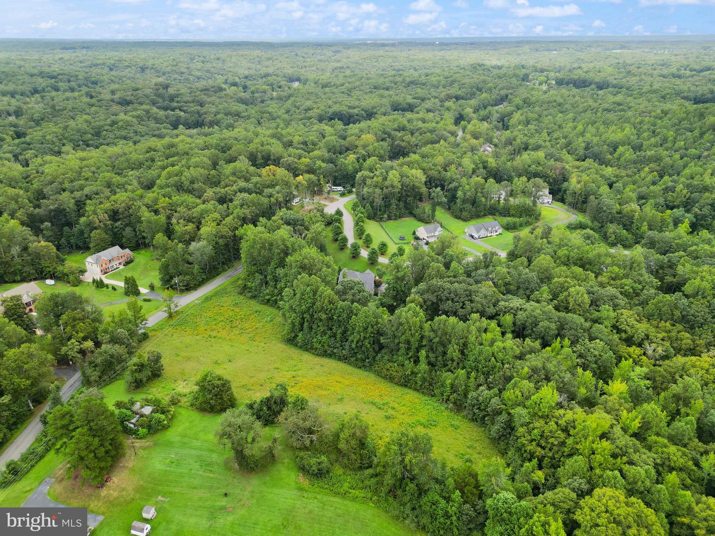 32 PINEWOOD RD, FREDERICKSBURG, Virginia 22405, 5 Bedrooms Bedrooms, ,5 BathroomsBathrooms,Residential,For sale,32 PINEWOOD RD,VAST2042072 MLS # VAST2042072